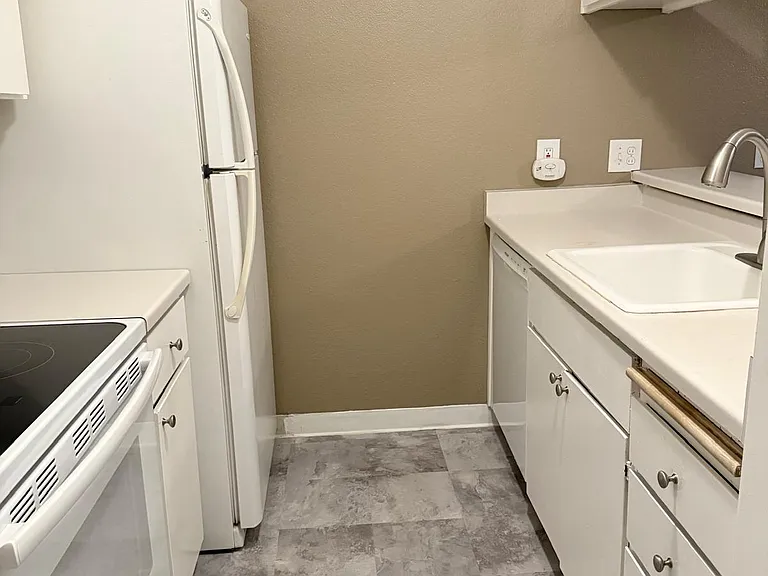 301 Tradewinds Dr — Photo 12