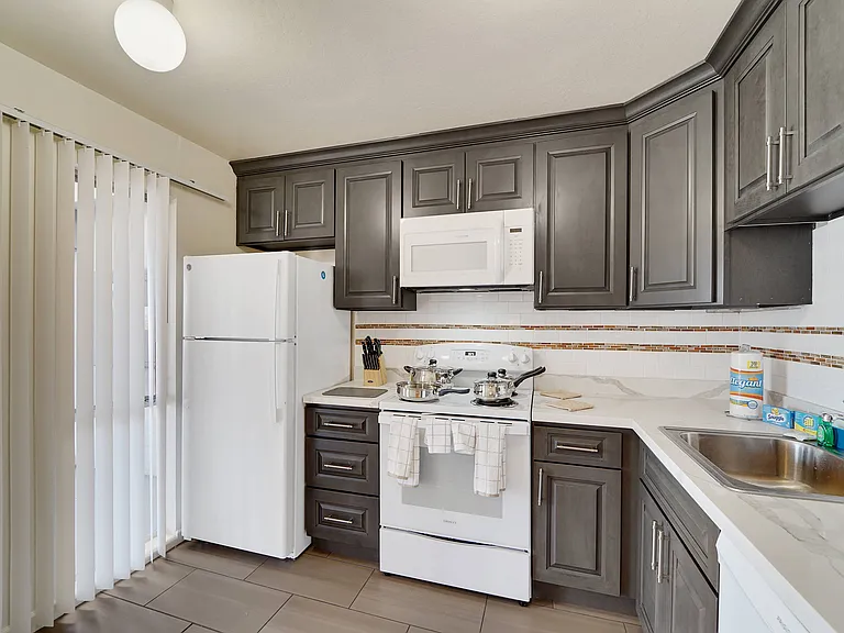 Berkeley Park Apartments — Photo 43