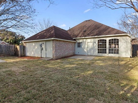 2nd image of 1413 Summercrest Ln
