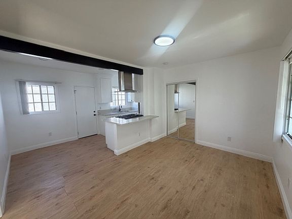 3rd image of 4212 Lockwood Ave #4214-1/4