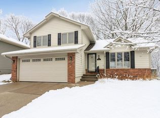 4617 70th Pl, Urbandale, IA 50322