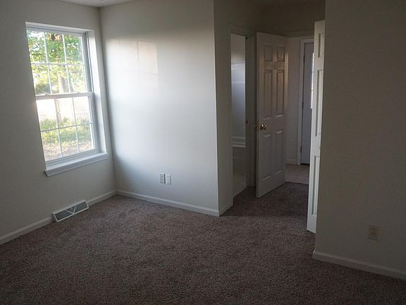 Bedroom w/ private bathroom