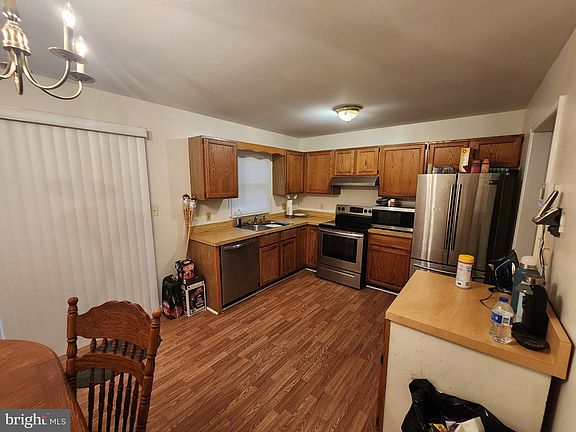4th image of 6815 Estate Ln