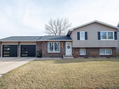 301 E Park Ave, Howard, SD, 57349