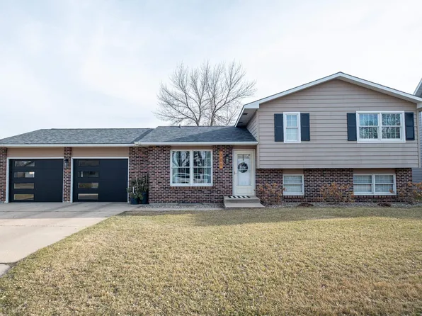 301 E Park Ave, Howard, SD 57349