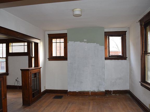 2nd image of 1026 Sunset Ave