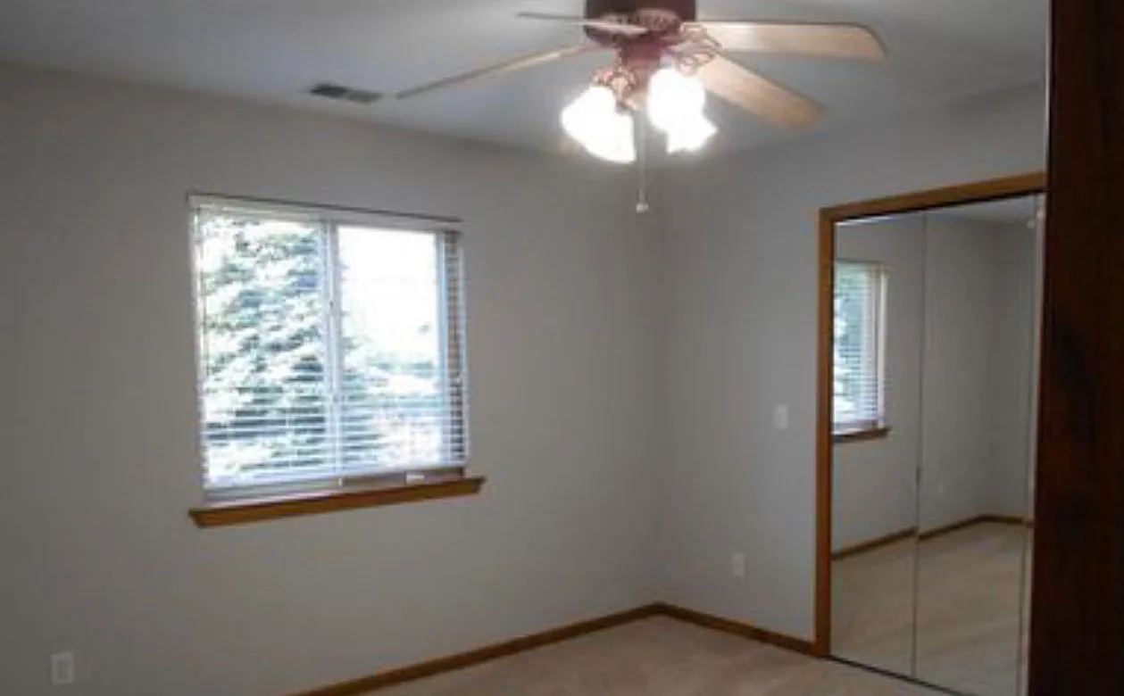 2 bed, 1069 sqft, $1,595 — Photo 3