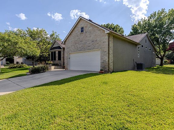 3rd image of 101 Morning Glory Cir