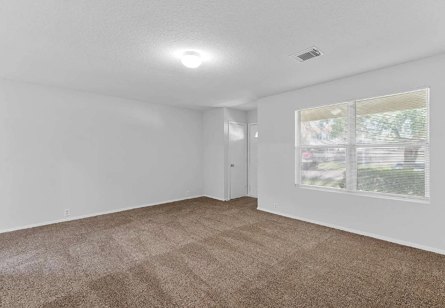 3 bed, 2.0 bath, 1284 sqft, $1,700 — Photo 1
