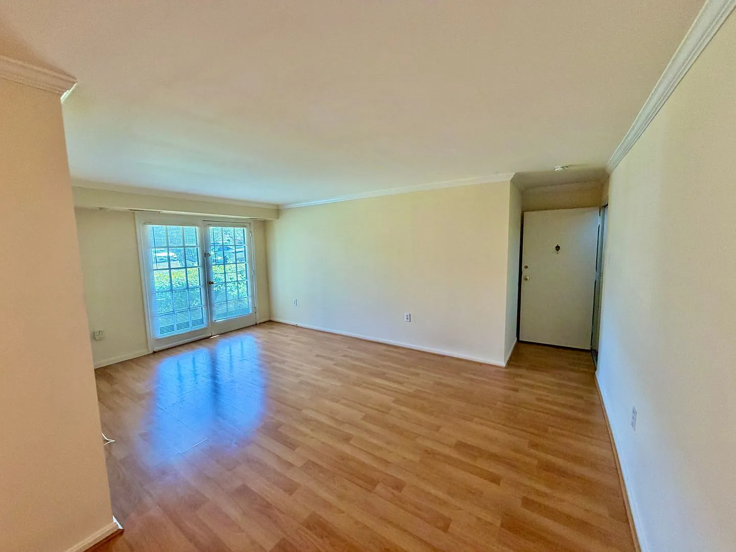 Sail into this 2BR 1BA at the Mayflower Condominiums in Alexandria includes utilities — Photo 3