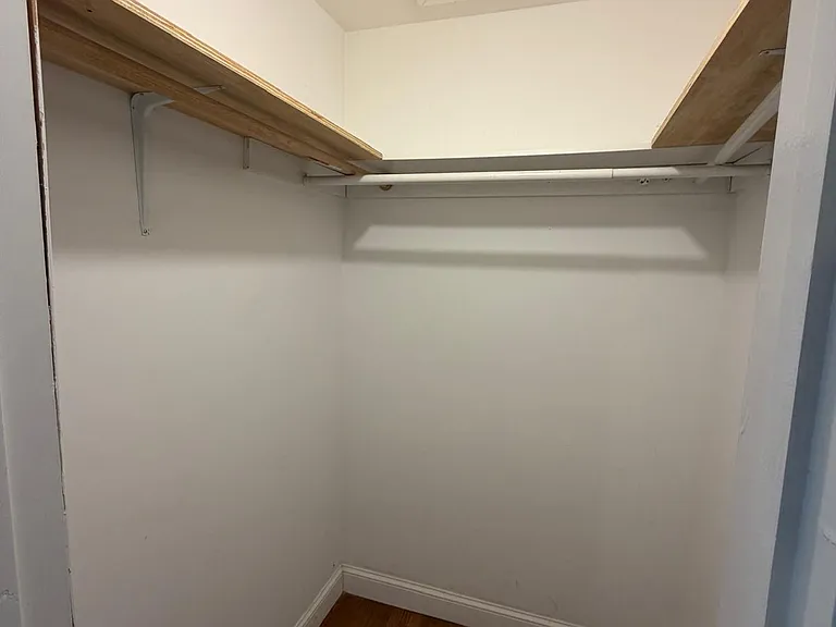 557B Plainview Rd — Photo 11