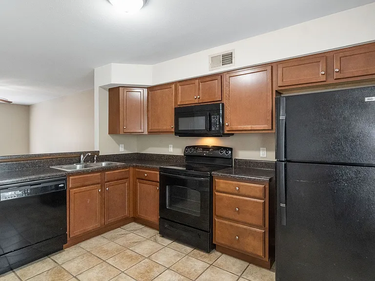 772 Cherrybark Ln #F — Photo 3