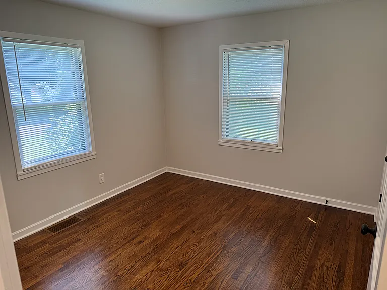 8542 Grandview Ave — Photo 9