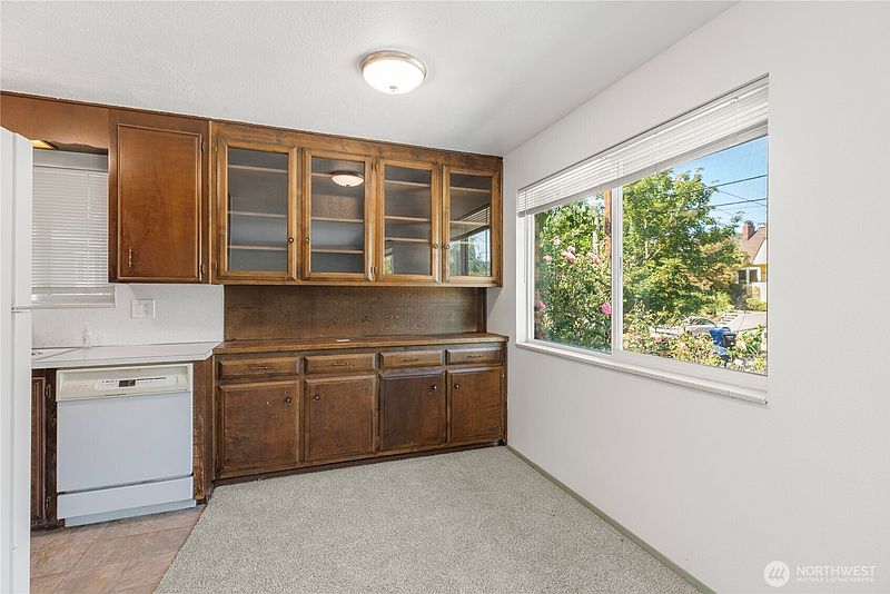 5th image of 827 NW 62nd Street