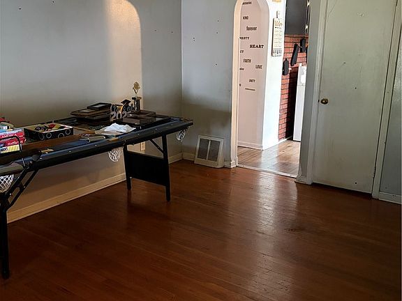4th image of 13116 Crennell Ave