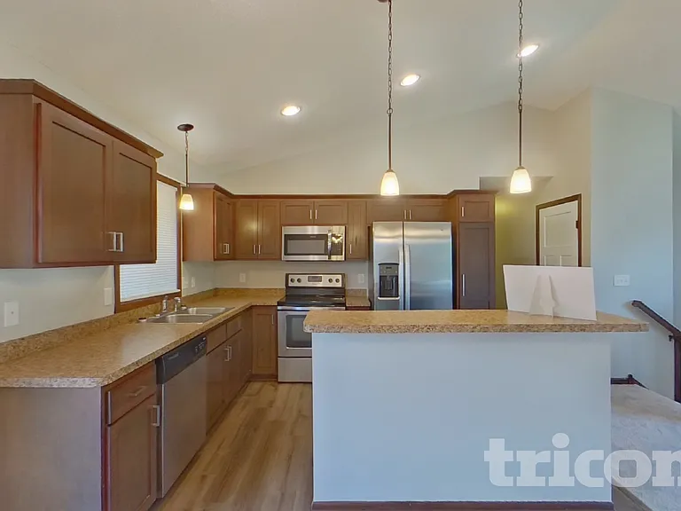 7535 Lannon Ave NE — Photo 4