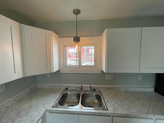 5th image of 133 N Locust St #1
