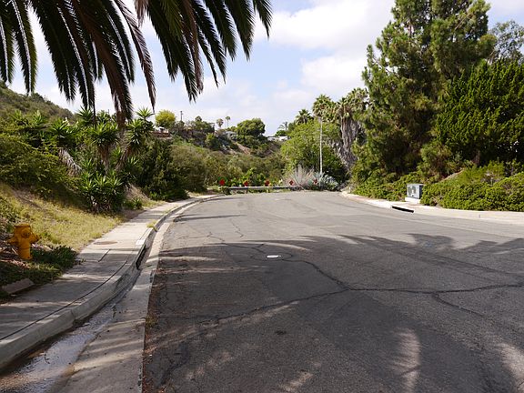 Dean end street into canyon