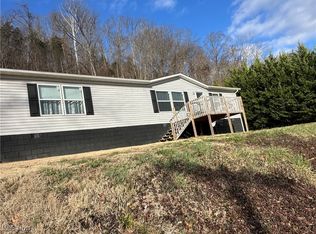 1119 Strawberry Rd, Saint Albans, WV 25177