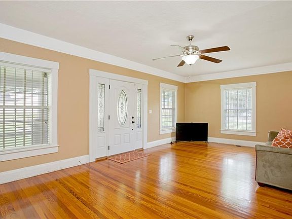 3rd image of 8625 Twin Lakes Blvd