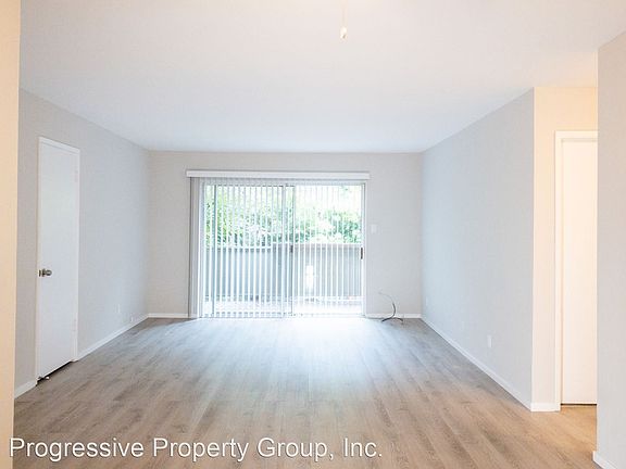3rd image of 801 Meadowsweet Dr #10933759