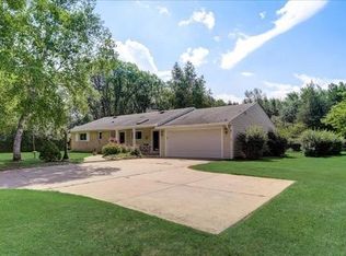 223 W Mequon Rd, Mequon, WI 53092