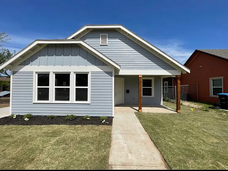 1019 E Hattie St — Photo 1