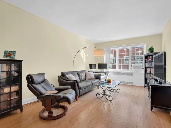 3525 77th St APT B44, Flushing, NY 11372