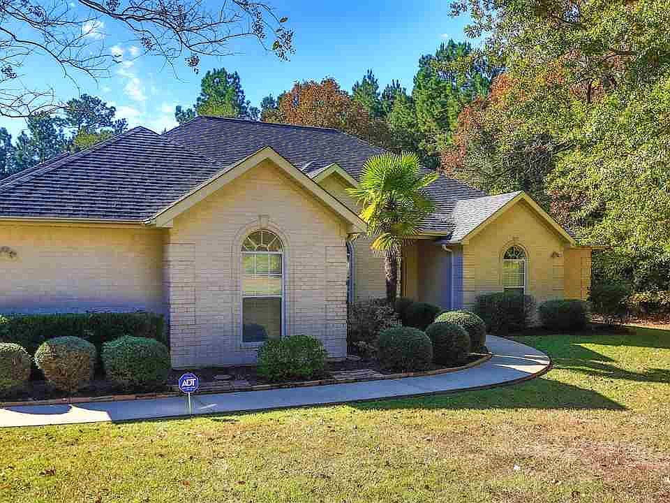 1st image of 2570 Garden Oaks
