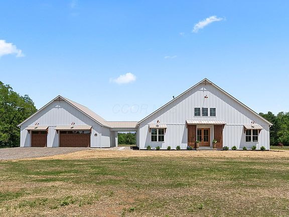 3rd image of 3305 Township Road 221