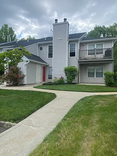 374 Hampton Pl Photo 1