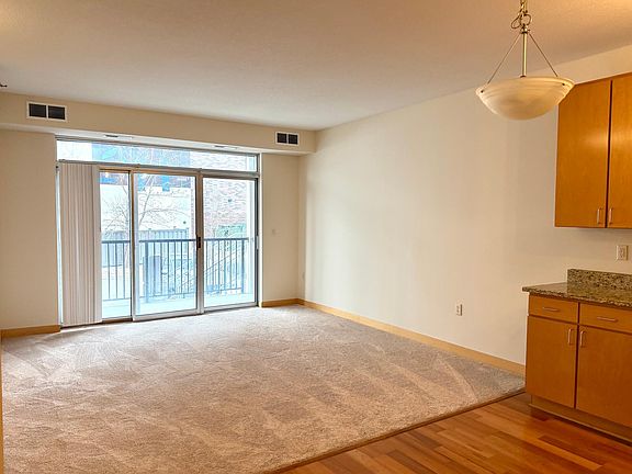 4th image of 2600 University Ave SE APT 106