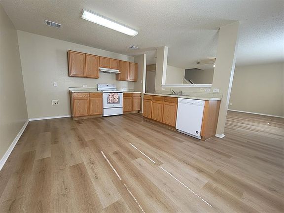 2nd image of 4861 Parkview Hills Ln #4861