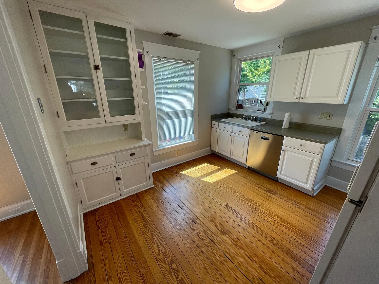 3881 Isabella Ave — Photo 3