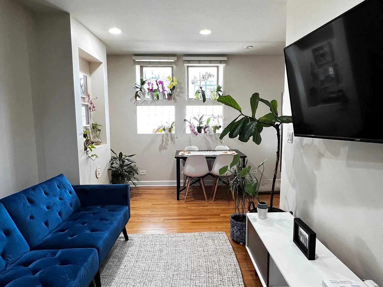 2 bed, 980 sqft, $2,550 — Photo 2