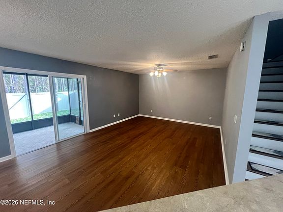 3rd image of 1545 VINELAND Circle #B