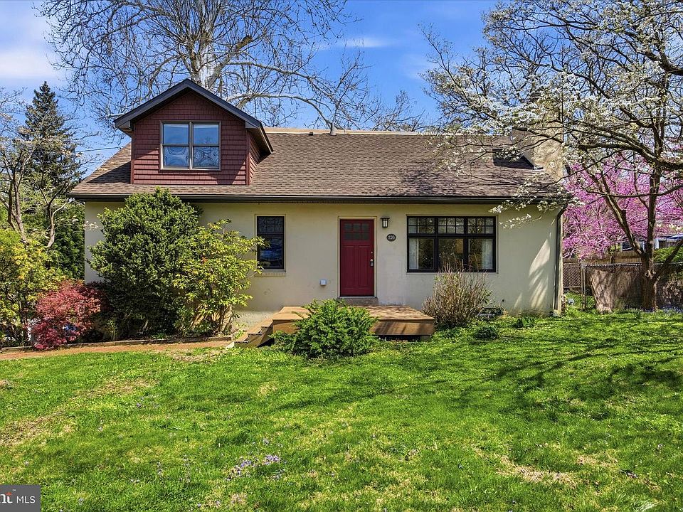 1st image of 726 Crooked Ln