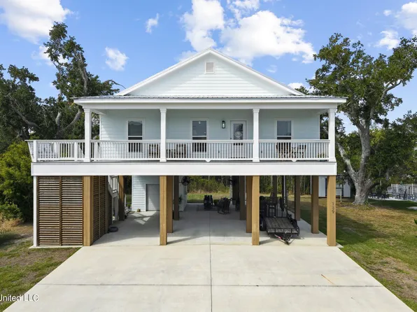 139 Hartsie Dr, Waveland, MS 39576