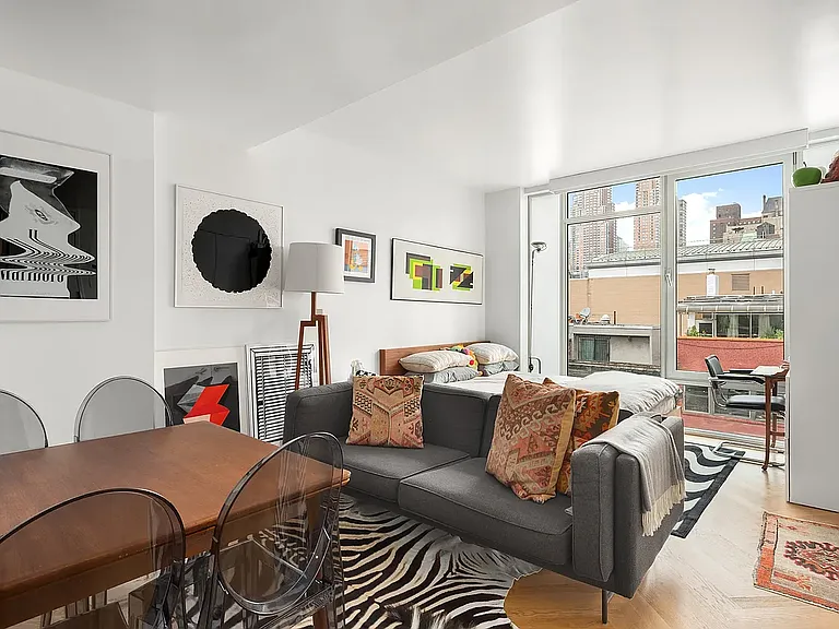 350 W 53rd St #7E — Photo 1