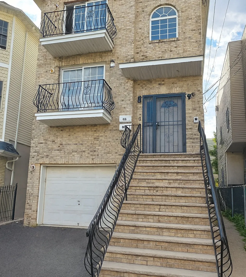 3 bed, 1200 sqft, $2,695 — Photo 1