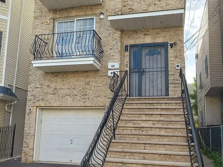 631 Hunterdon St #2 — Photo 1