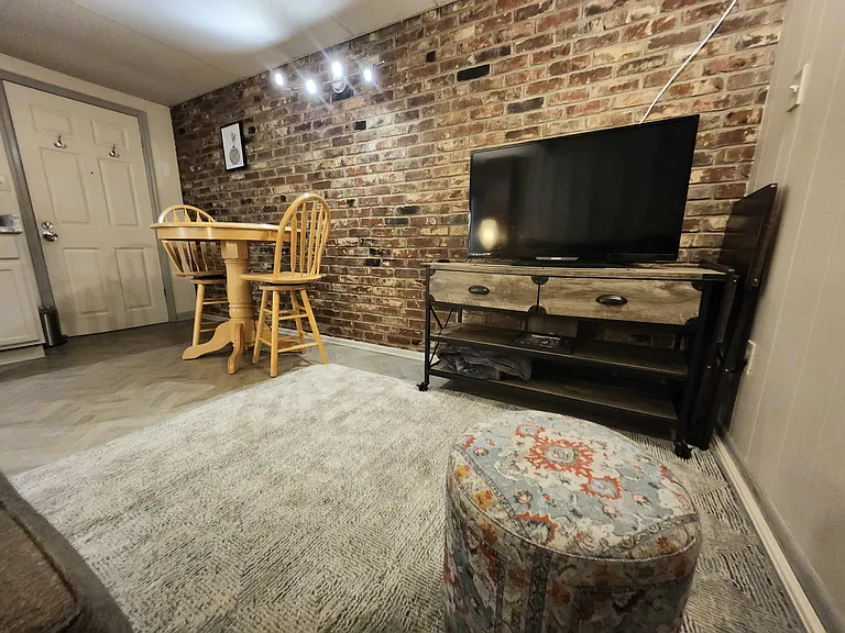 1831 Oxford Ave SW #202 — Photo 16