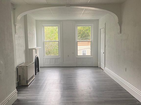2nd image of 12 E Sunnyside Way #2
