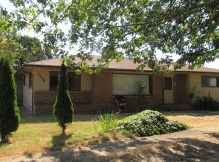 7598 Lookingglass Rd, Roseburg, OR 97471