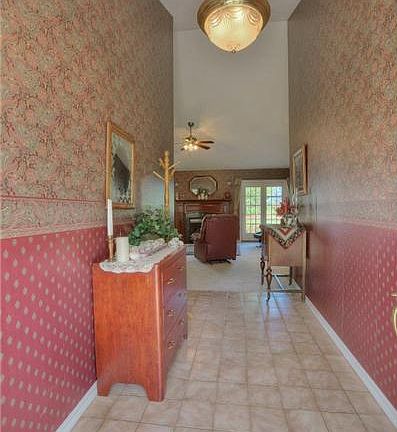 3rd image of 60 W Bridlewood Ct