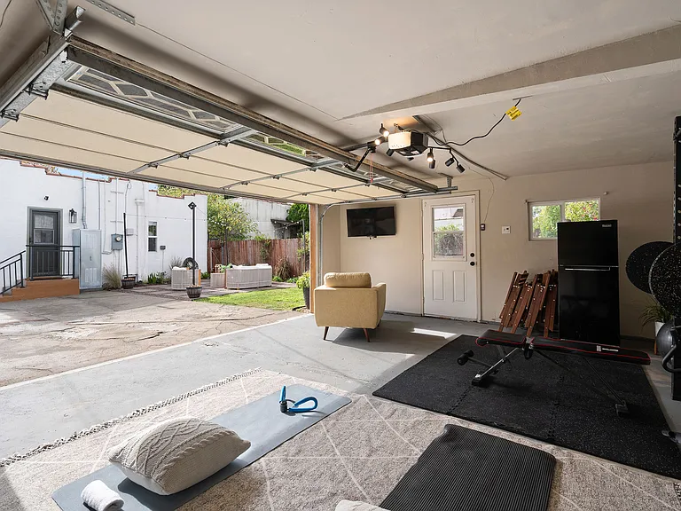 607 W 111th Pl — Photo 39