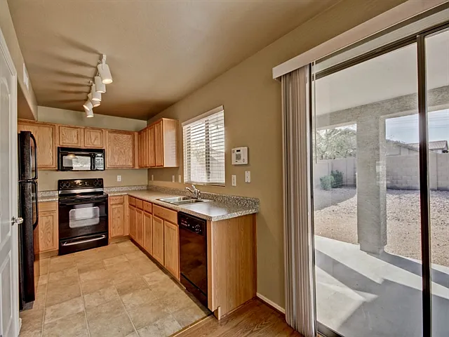 9815 W Riverside Ave — Photo 4