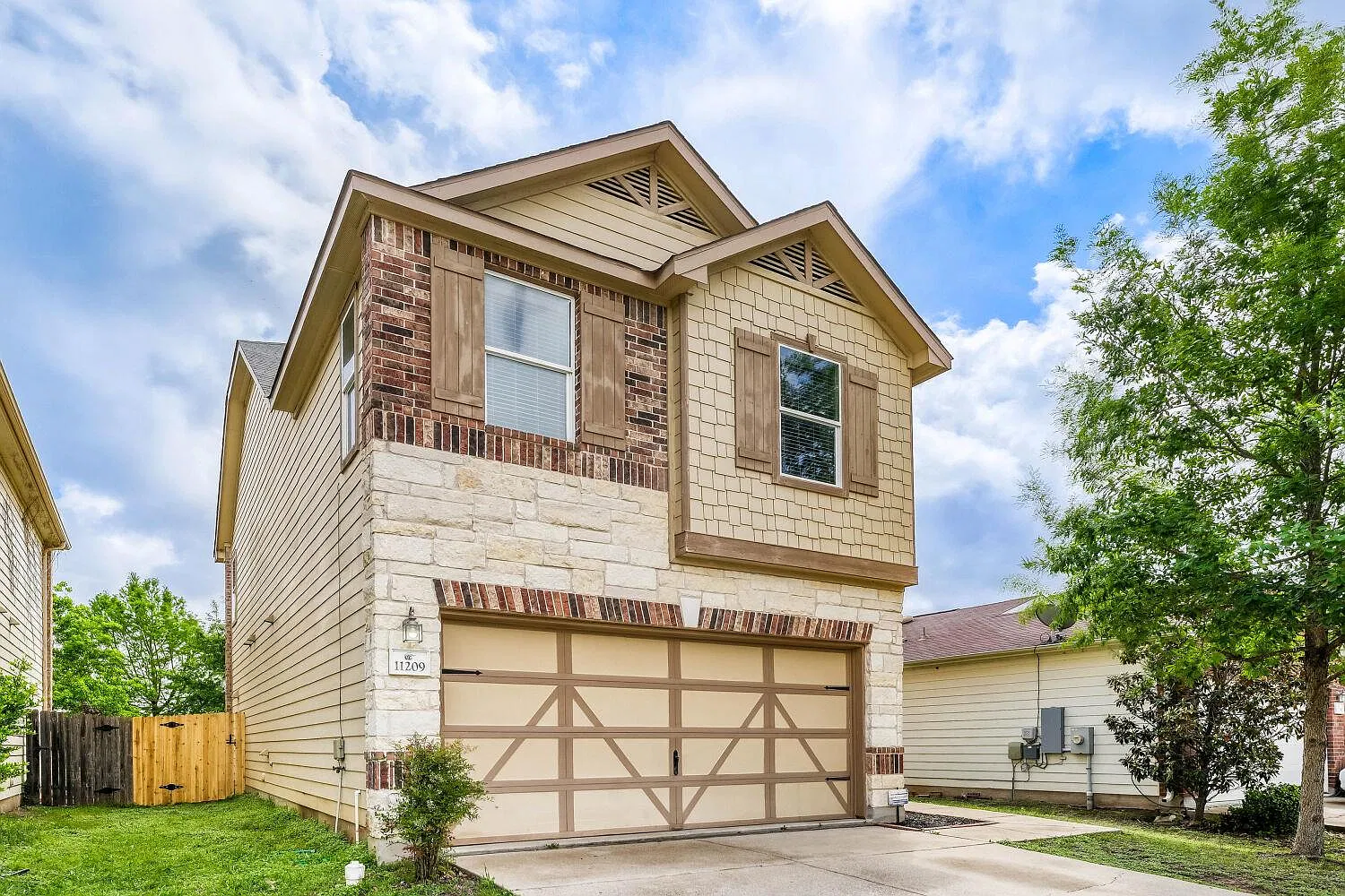 3 bed, 2.5 bath, 2020 sqft, $2,150 — Photo 3
