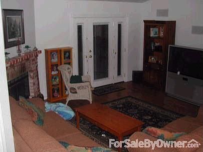 Laminate floors throughout