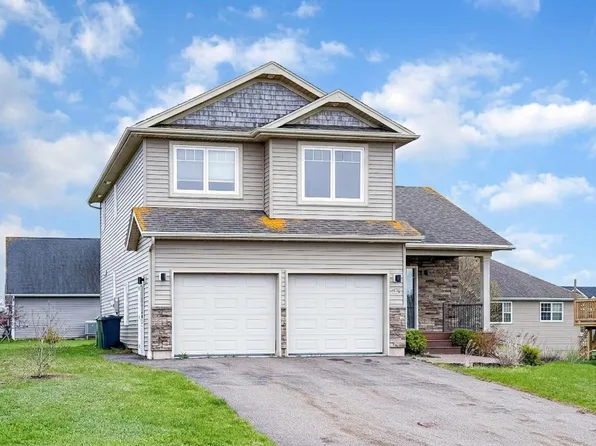 23 Devonshire St W, Charlottetown, PE C1E 0E7